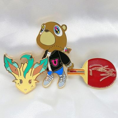 Un buon prezzo. Stile vintage Pini di lapel personalizzati con logo personalizzato e materiali rispettosi dell'ambiente per conferenze di lavoro in linea