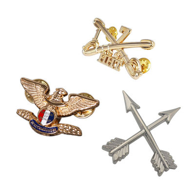 Logo su misura di alta qualità per souvenir Metal Hard Enamel Badge Fashion Jersey Decorative Lapel Pins for Clothes