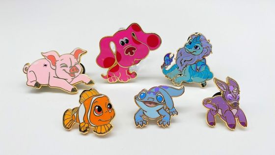 Pini di lapel in smalto personalizzati rossi senza minimo di zinco per metallo