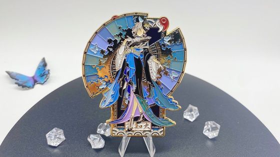 Un buon prezzo. Pini di lapel in lega di zinco personalizzati con spessore da 2 mm a 3 mm e finitura di smalto morbido per distintivi personalizzati in linea