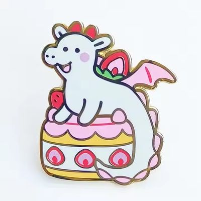 Un buon prezzo. Spilla da bavero in metallo con smalto duro, glitter e perla con logo personalizzato per Kpop, anime e moda in linea