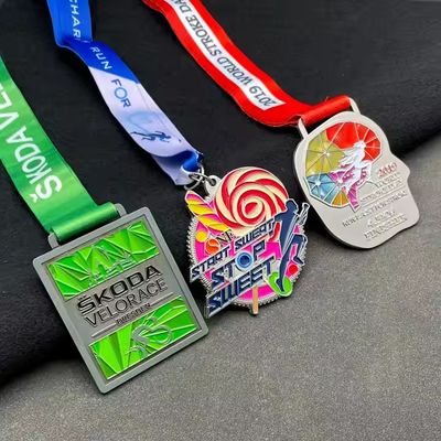 Medaglia in metallo a nastro per eventi sportivi di corsa personalizzata 2D in smalto morbido a doppia faccia