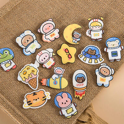 Un buon prezzo. Personalized Cute Clear Pin Customized Acrylic Pins Fridge Magnet Custom Anime Cartoon Epoxy Acrylic Badge Pins Keychain Charm in linea