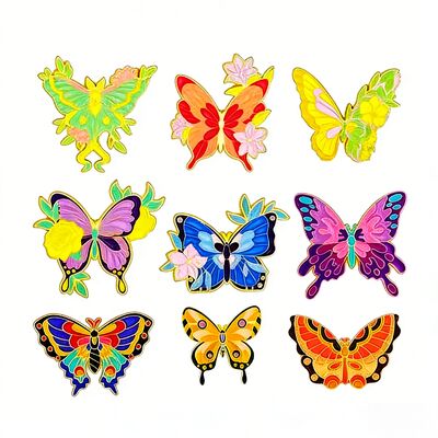 Un buon prezzo. Spille in metallo smaltato tinto con animali tigre e leone di alta qualità in linea