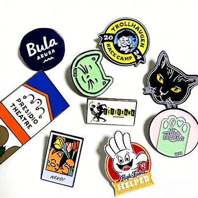 Un buon prezzo. Ottenere personalizzato antico spilli smaltati in oro con morbido o duro taglio stampato logo per badge brooch in linea