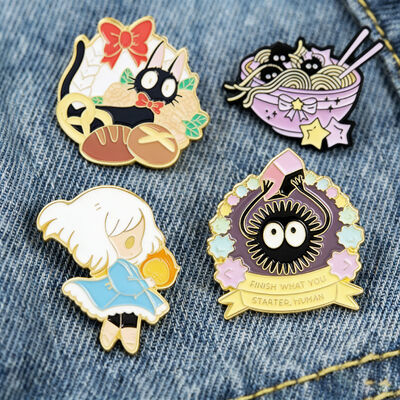 Un buon prezzo. Pini di lapel placcati in oro personalizzati con smalto morbido e logo personalizzato per il branding in linea