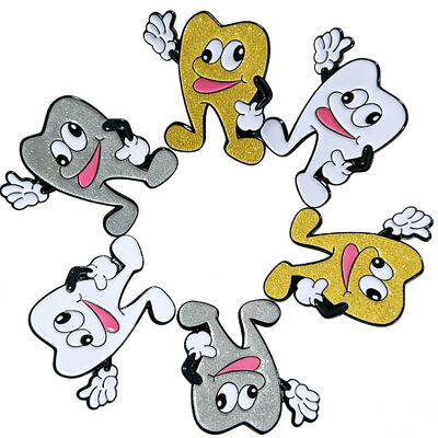 Spille di risvolto placcate in oro personalizzate con smalto morbido e il tuo logo per un branding efficace.