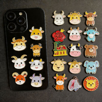 Adesivi di smalto morbido incisi in arabo e distintivi della città per decorazioni telefoniche e regali culturali.