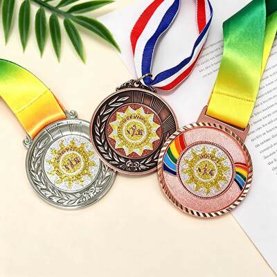 Un buon prezzo. Medaglia sportiva in lega di zinco in 3D con nastro per maratona e bodybuilding in linea