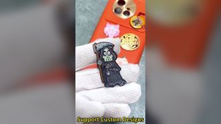 Regalo promozionale Pin smaltato personalizzato Telefono in metallo Lettera inglese Adesivo con alfabeto in lega di zinco Colore personalizzato