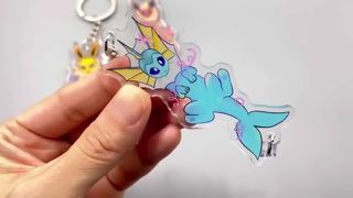 Portachiavi personalizzato in acrilico trasparente con logo Cartoon Glitter portachiavi epossidico portachiavi in ​​plastica Anime Acry